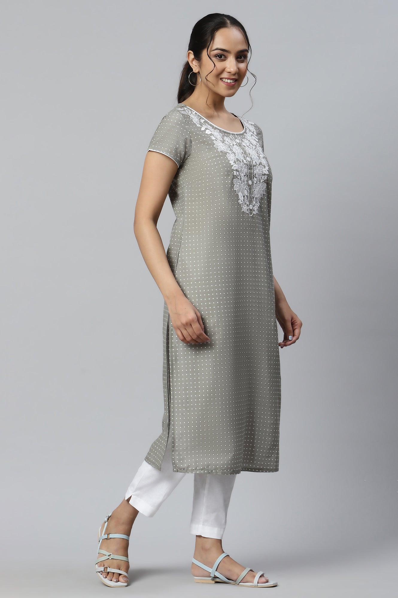 Grey Embroidered Round Neck Ethnic Kurta