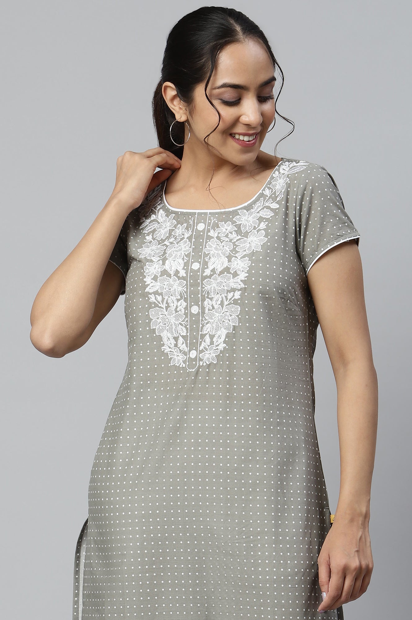 Grey Embroidered Round Neck Ethnic Kurta