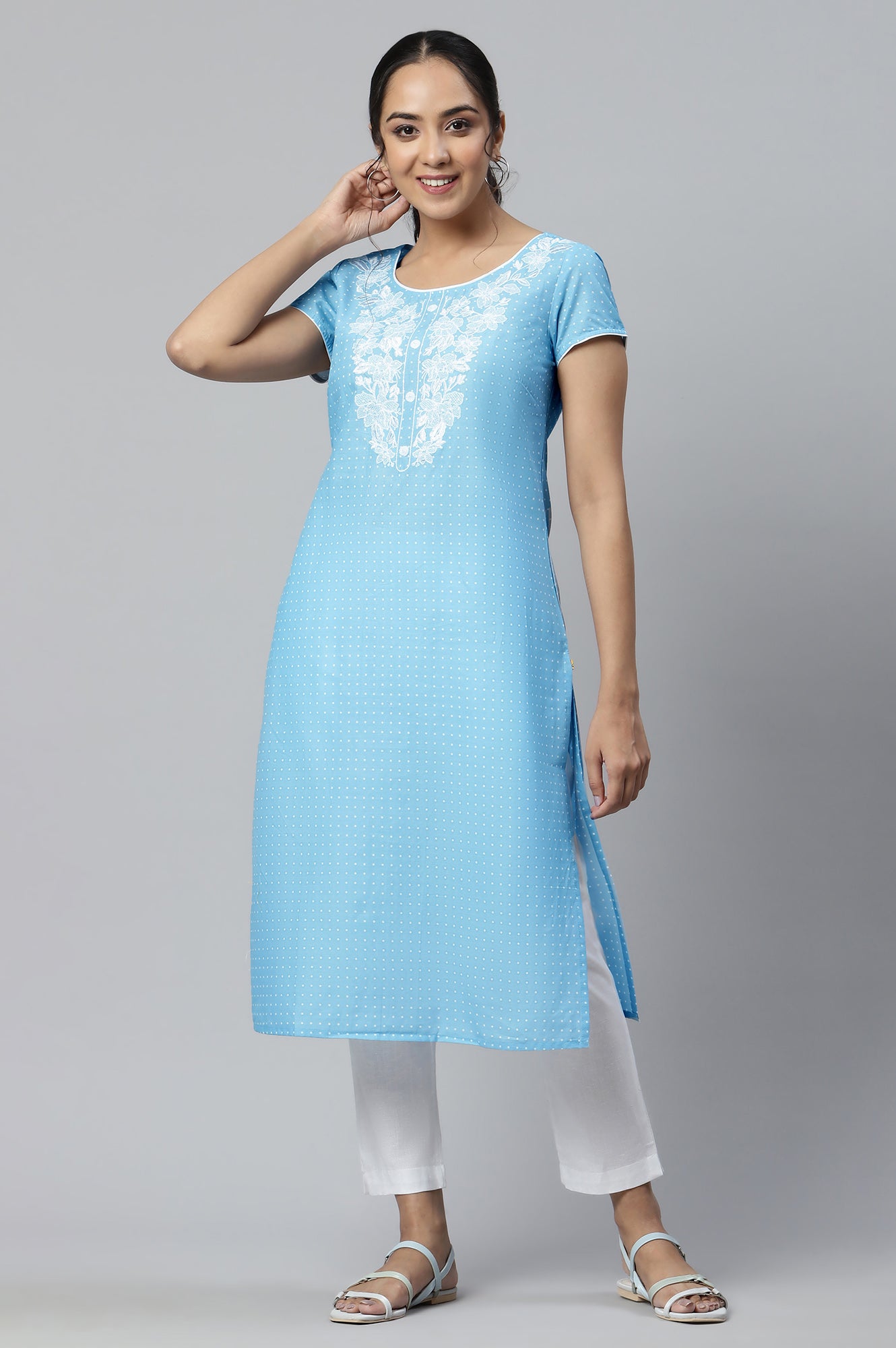 Blue Embroidered Round Neck Ethnic kurta