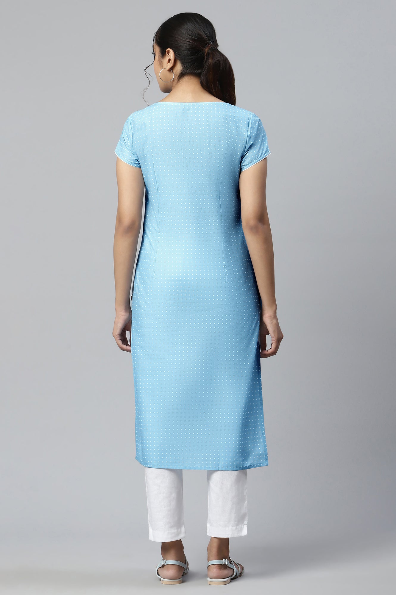 Blue Embroidered Round Neck Ethnic kurta