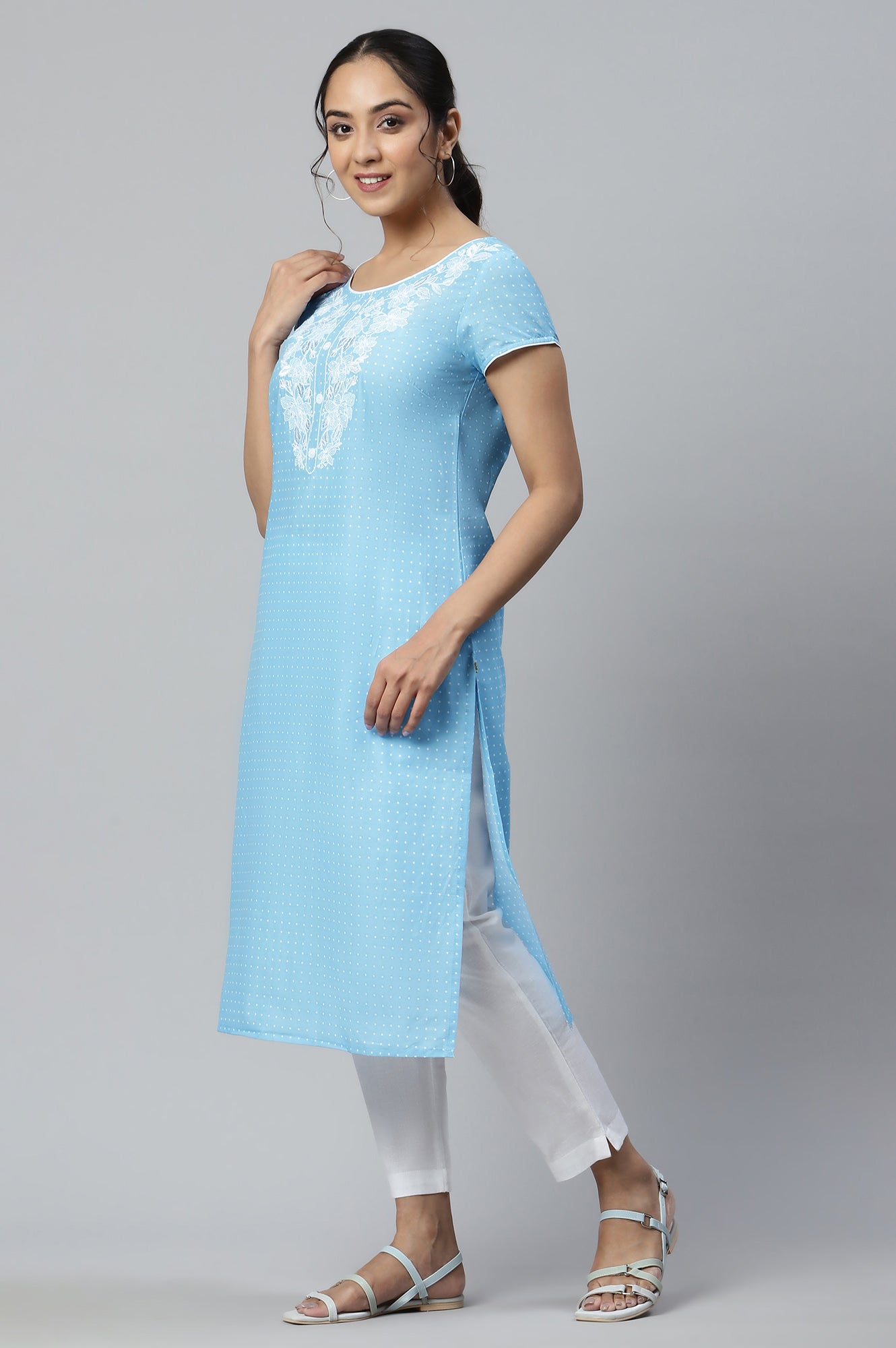 Blue Embroidered Round Neck Ethnic kurta