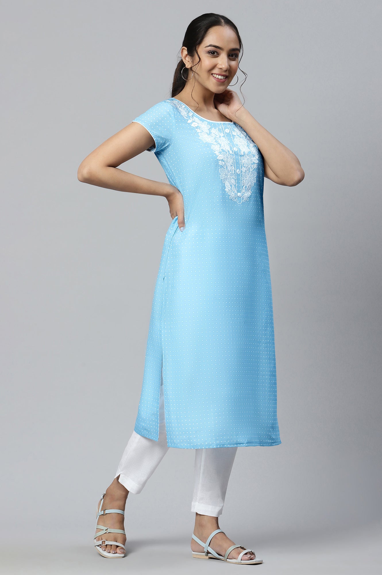 Blue Embroidered Round Neck Ethnic kurta