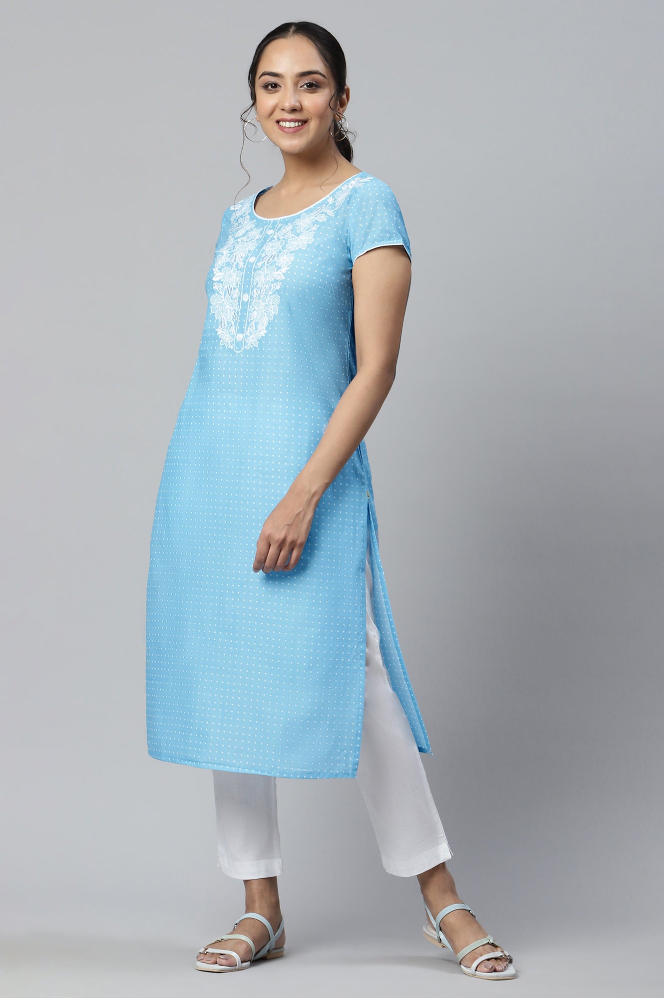 Blue Embroidered Round Neck Ethnic kurta