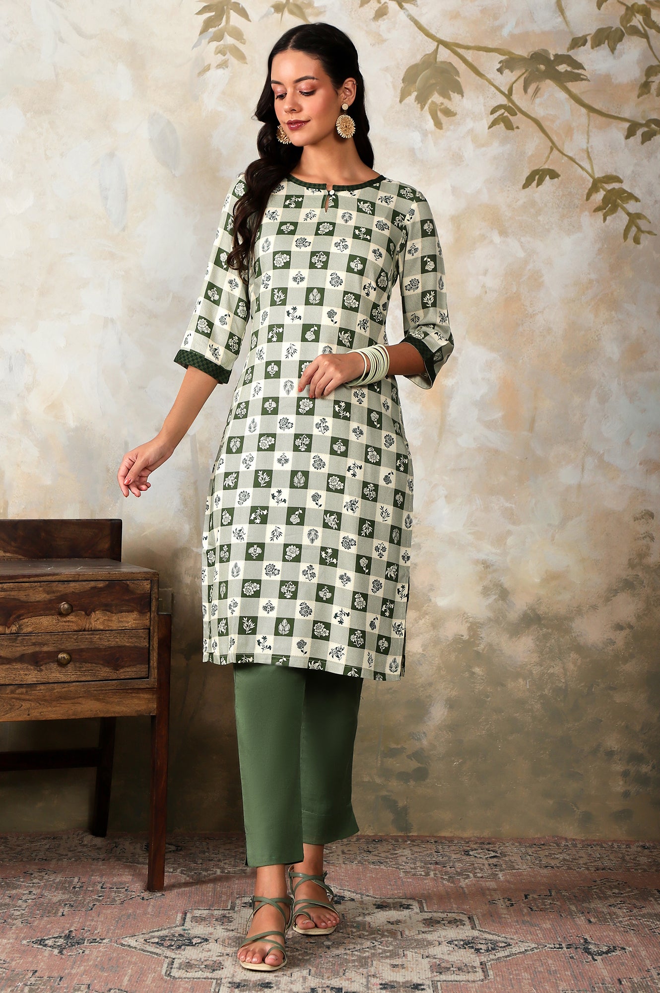 Green Checker &amp; Floral Printed Keyhole Neck Rayon Twill Straight Kurta