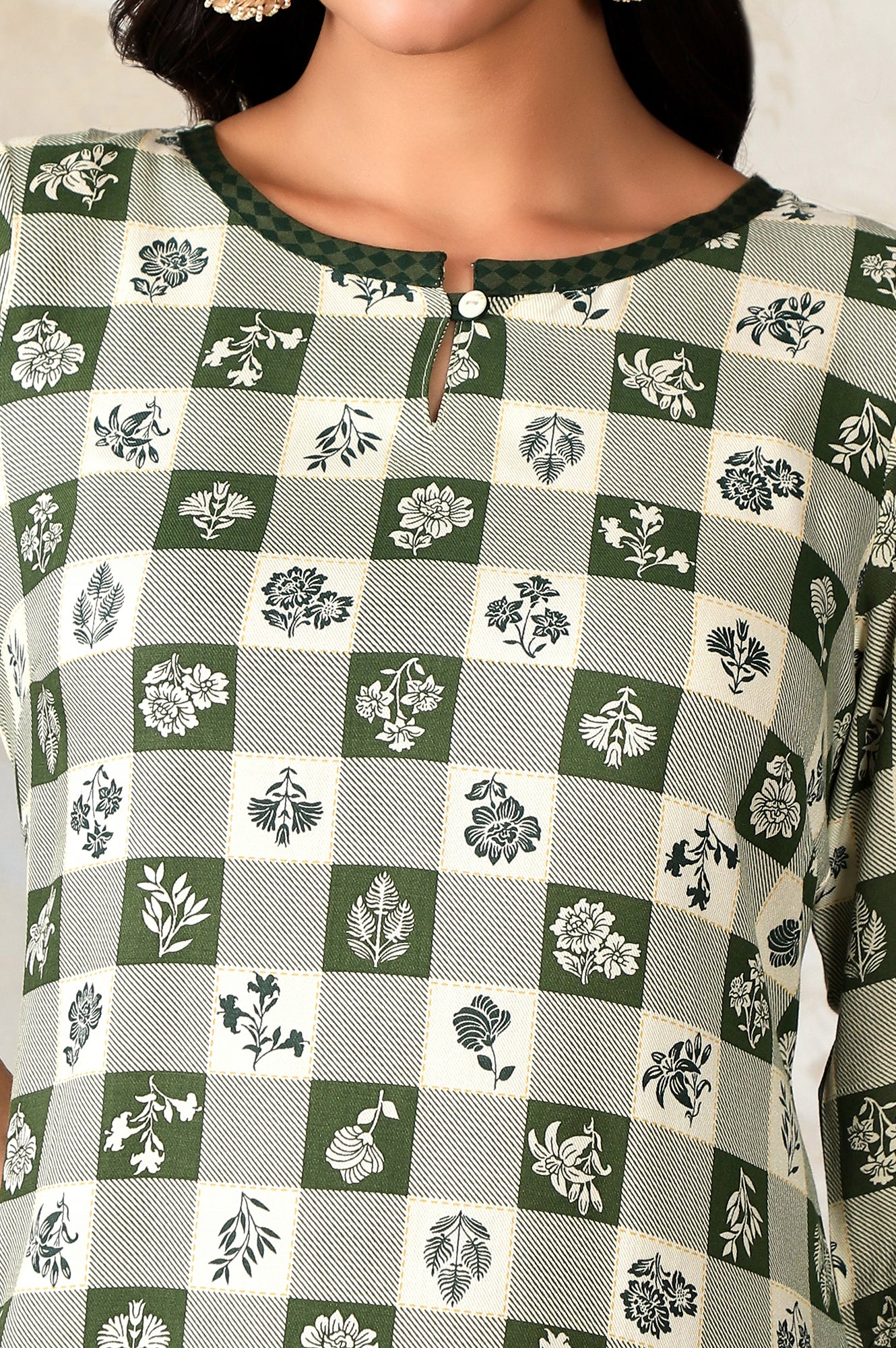 Green Checker &amp; Floral Printed Keyhole Neck Rayon Twill Straight Kurta