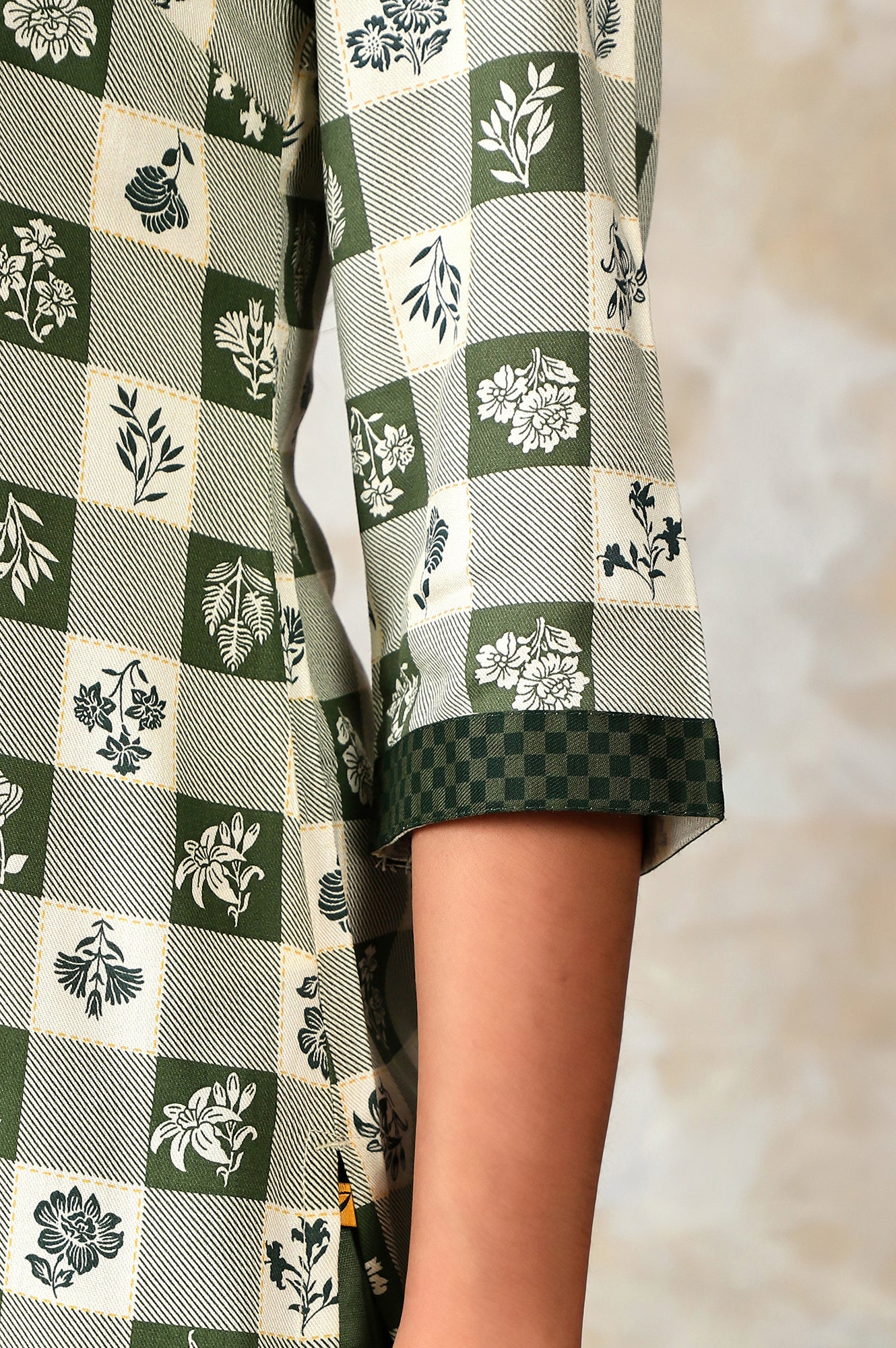 Green Checker &amp; Floral Printed Keyhole Neck Rayon Twill Straight Kurta