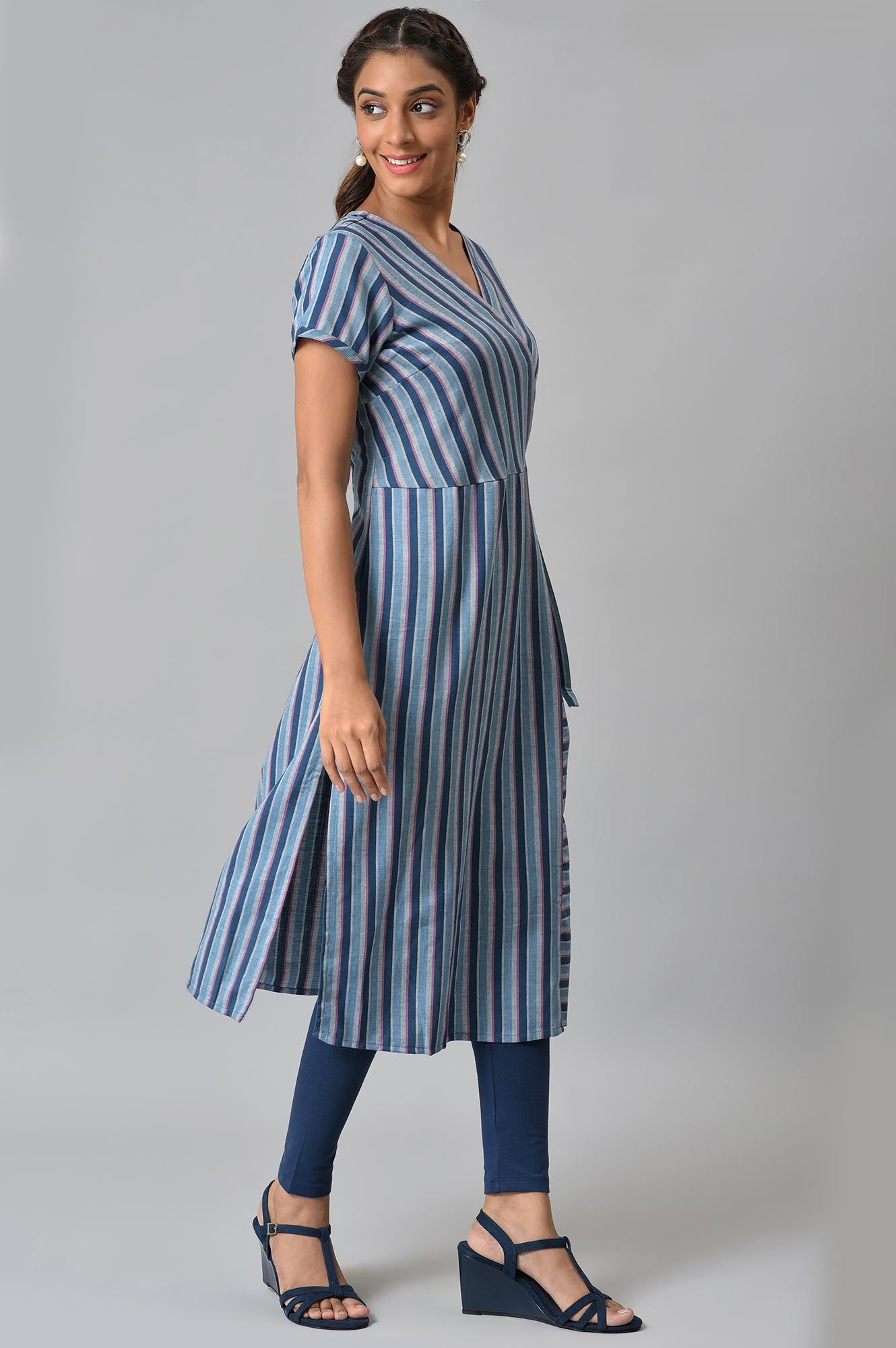 Blue Stripe Print Cotton kurta with Side Buckle