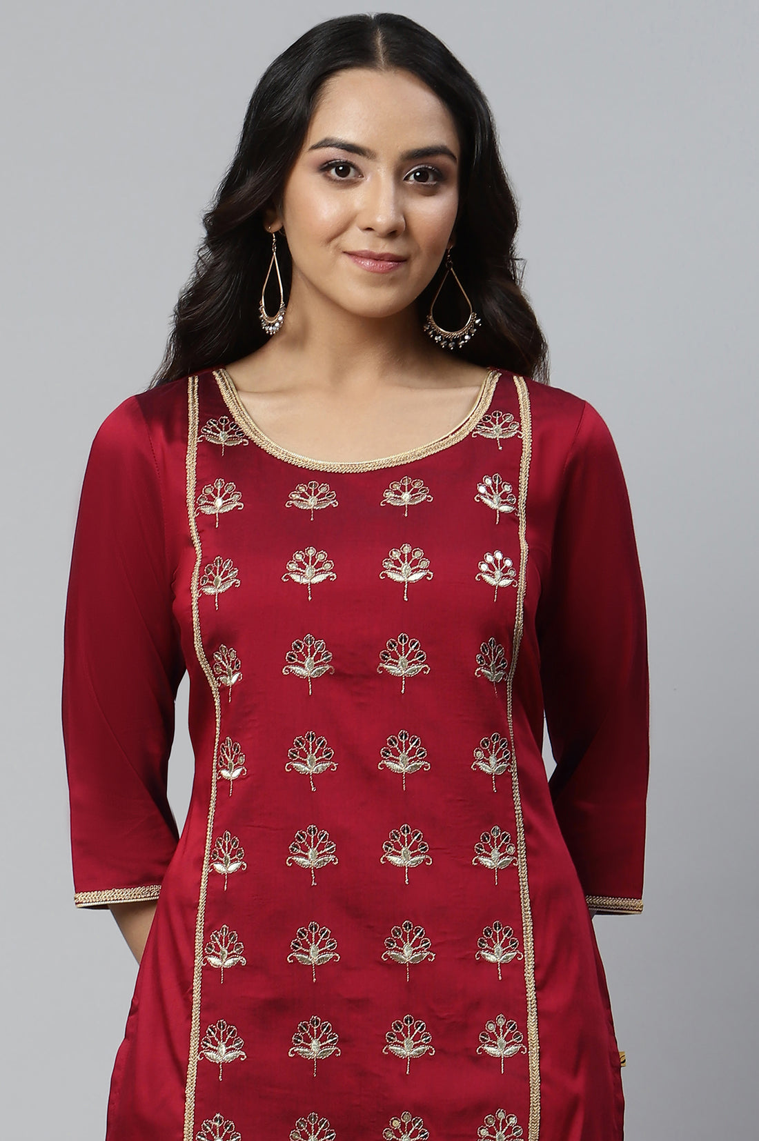 Red Solid Embroidered Zari Straight Woven Kurta