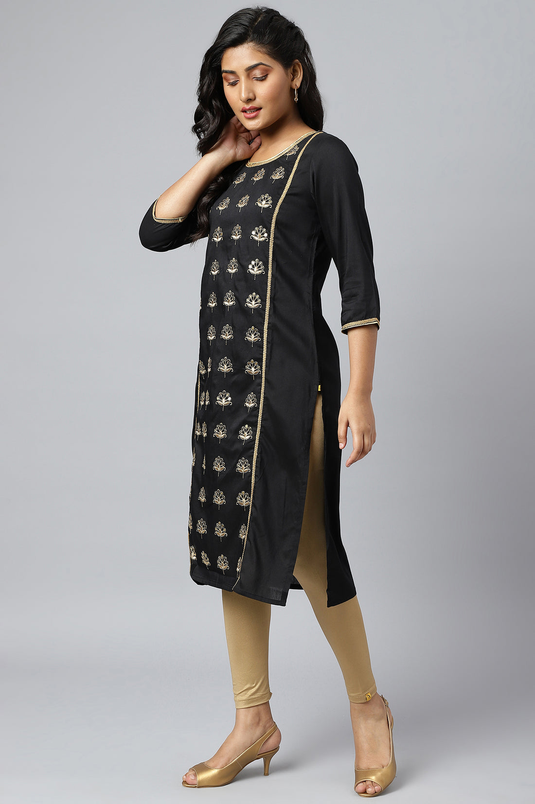 Black Solid Embroidered Zari Straight Woven Kurta