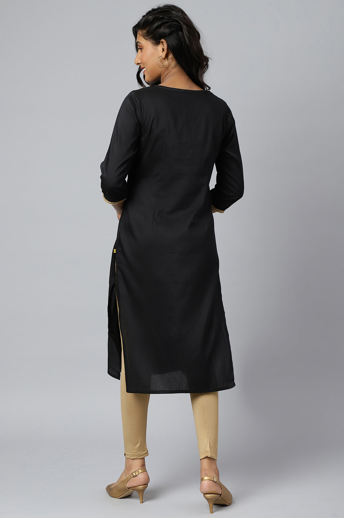 Black Solid Embroidered Zari Straight Woven Kurta