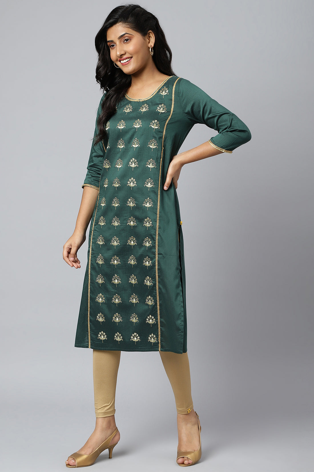 Green Solid Embroidered Zari Straight Woven Kurta