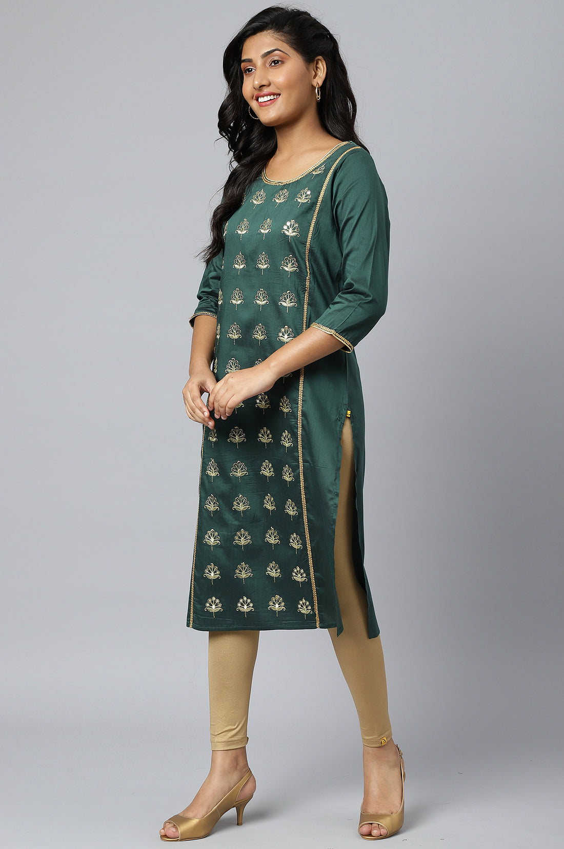 Green Solid Embroidered Zari Straight Woven Kurta