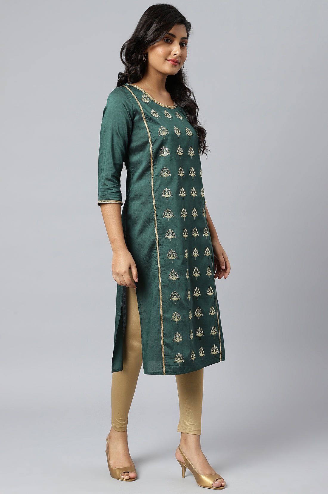 Green Solid Embroidered Zari Straight Woven Kurta