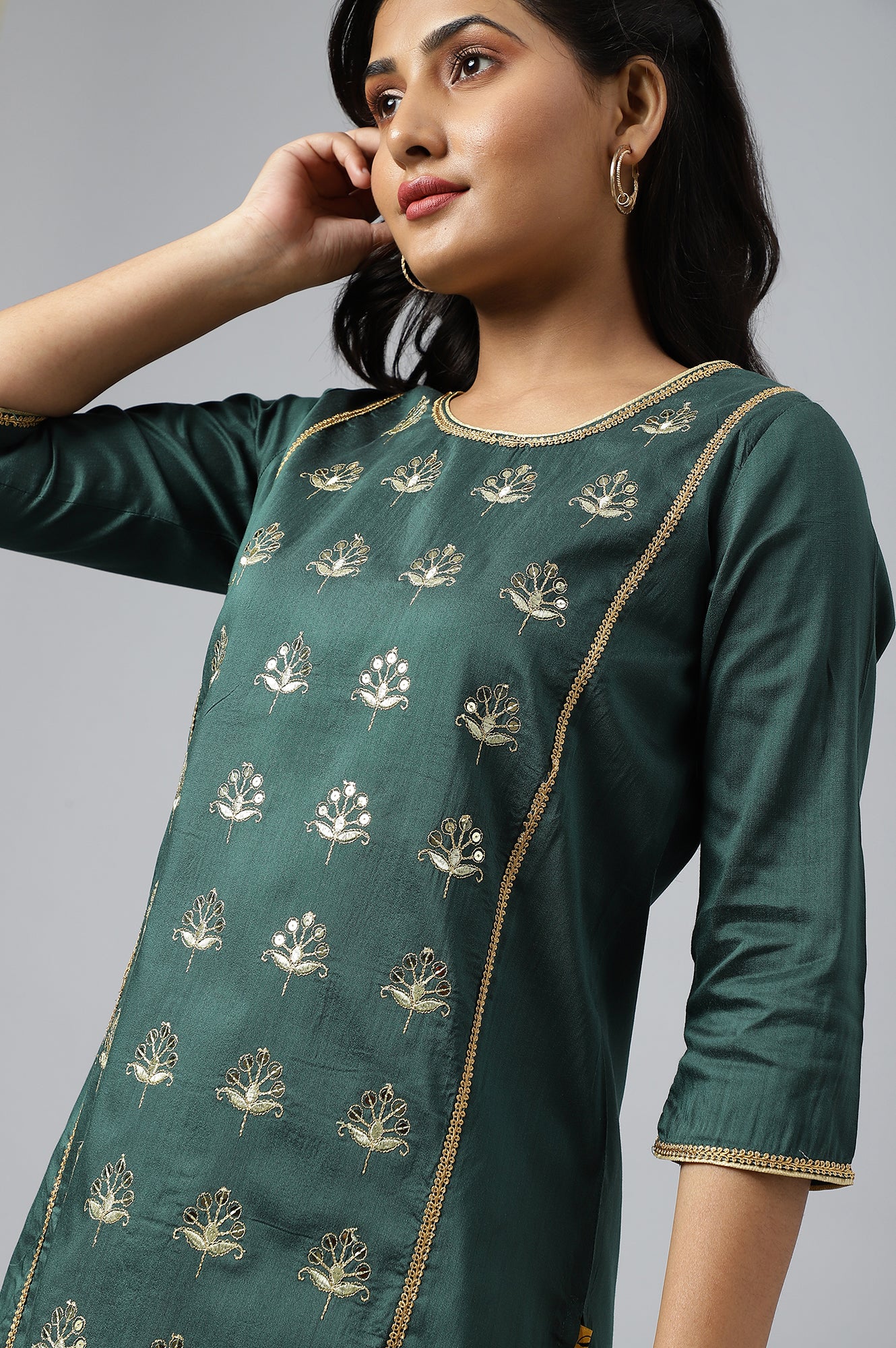 Green Zari Embroidered Ethnic LIVA kurta