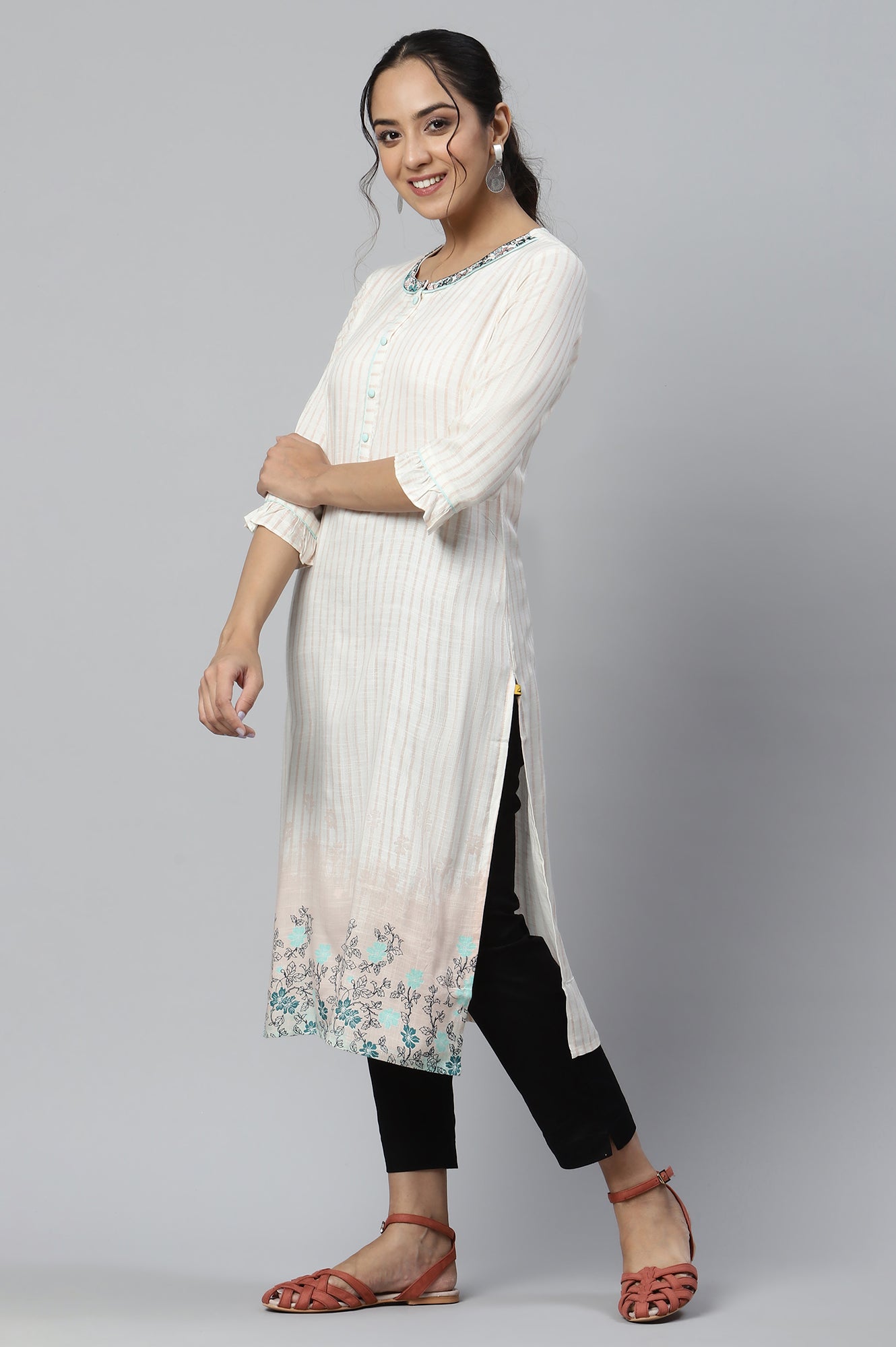 Pink Printed kurta with Embroidered Collar