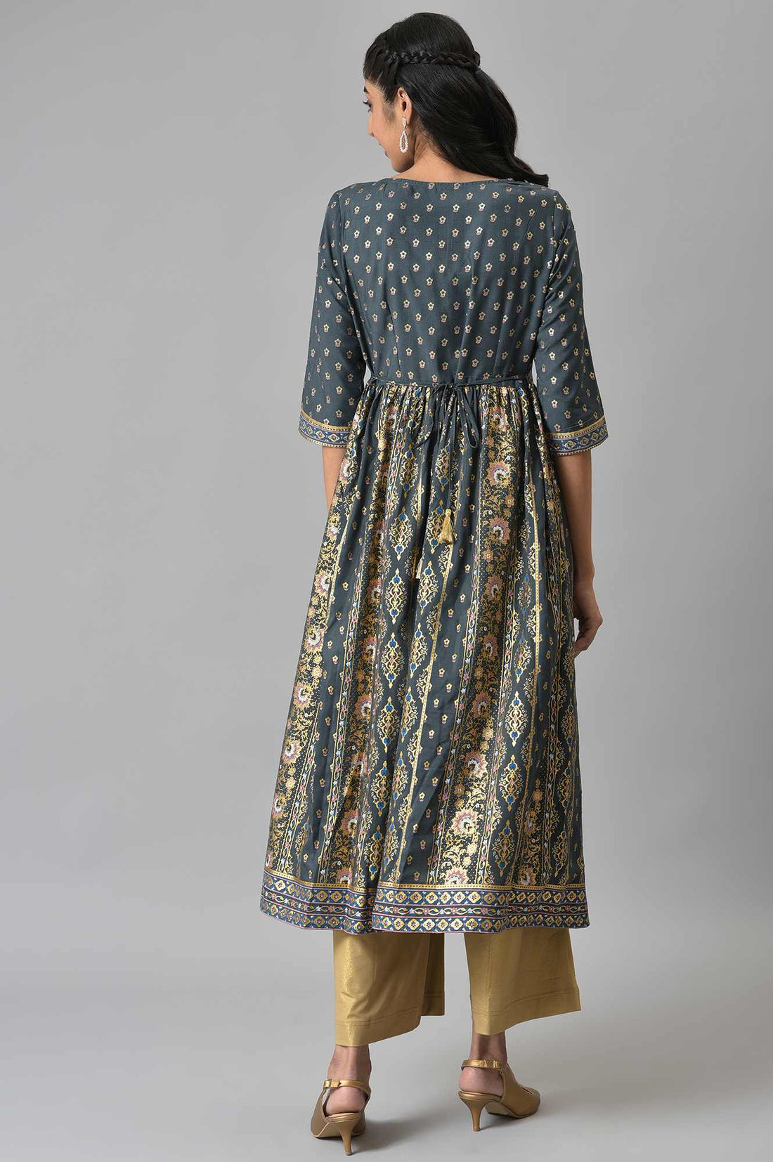 Grey Muslin Zari Embroidered Ethnic kurta