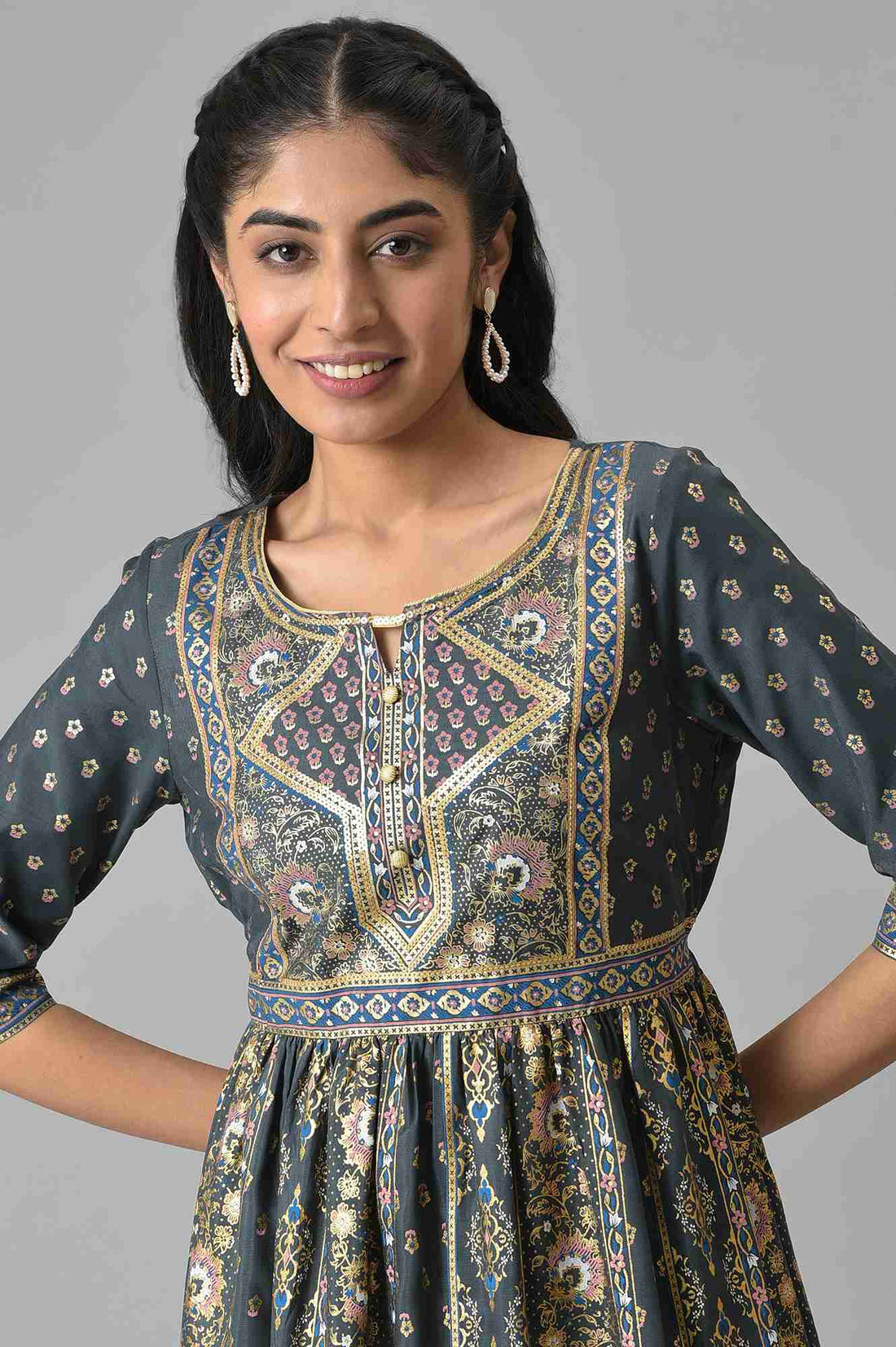 Grey Muslin Zari Embroidered Ethnic kurta
