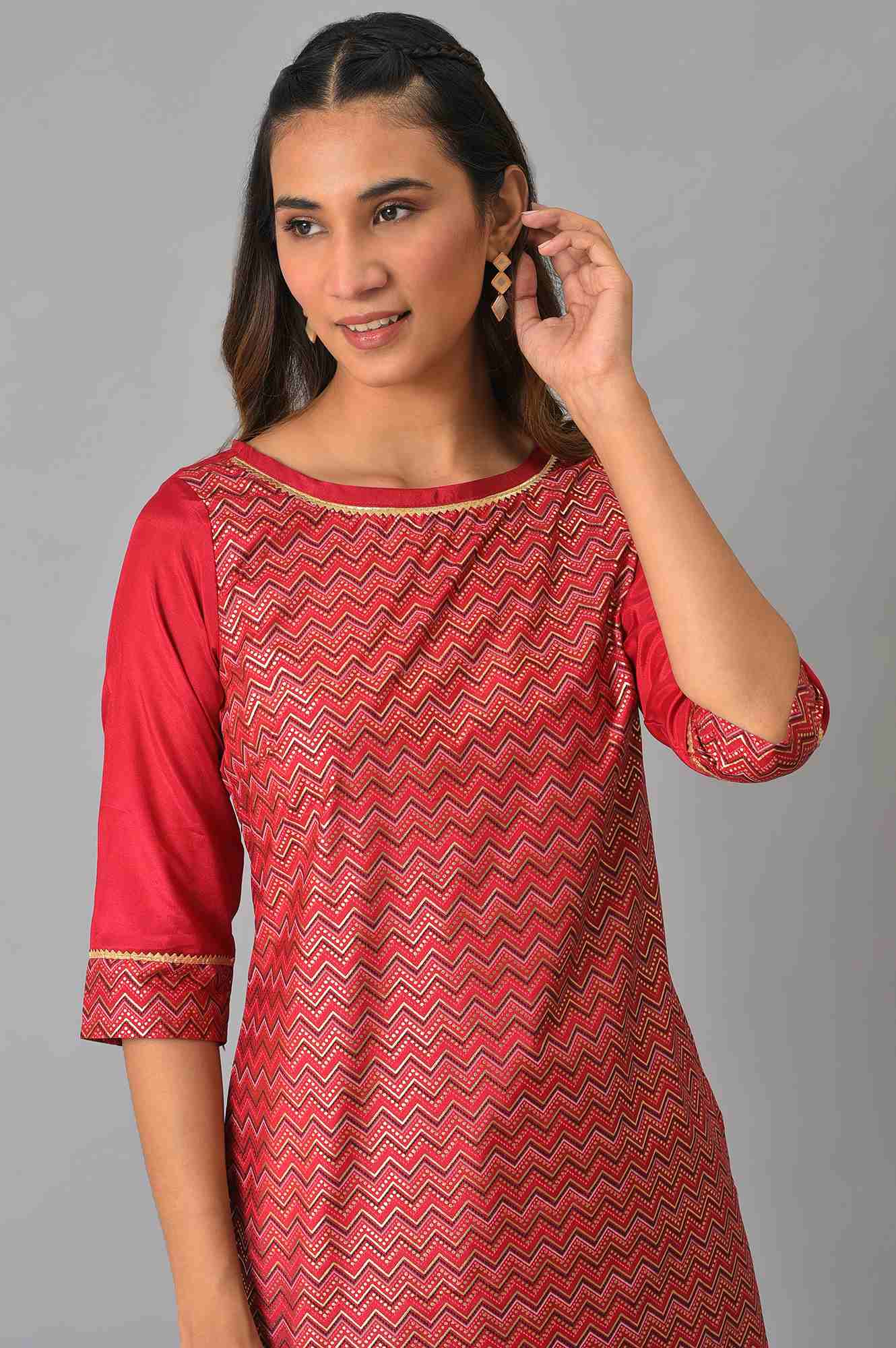 Red Printed Round Neck Kurta With Lace Detail