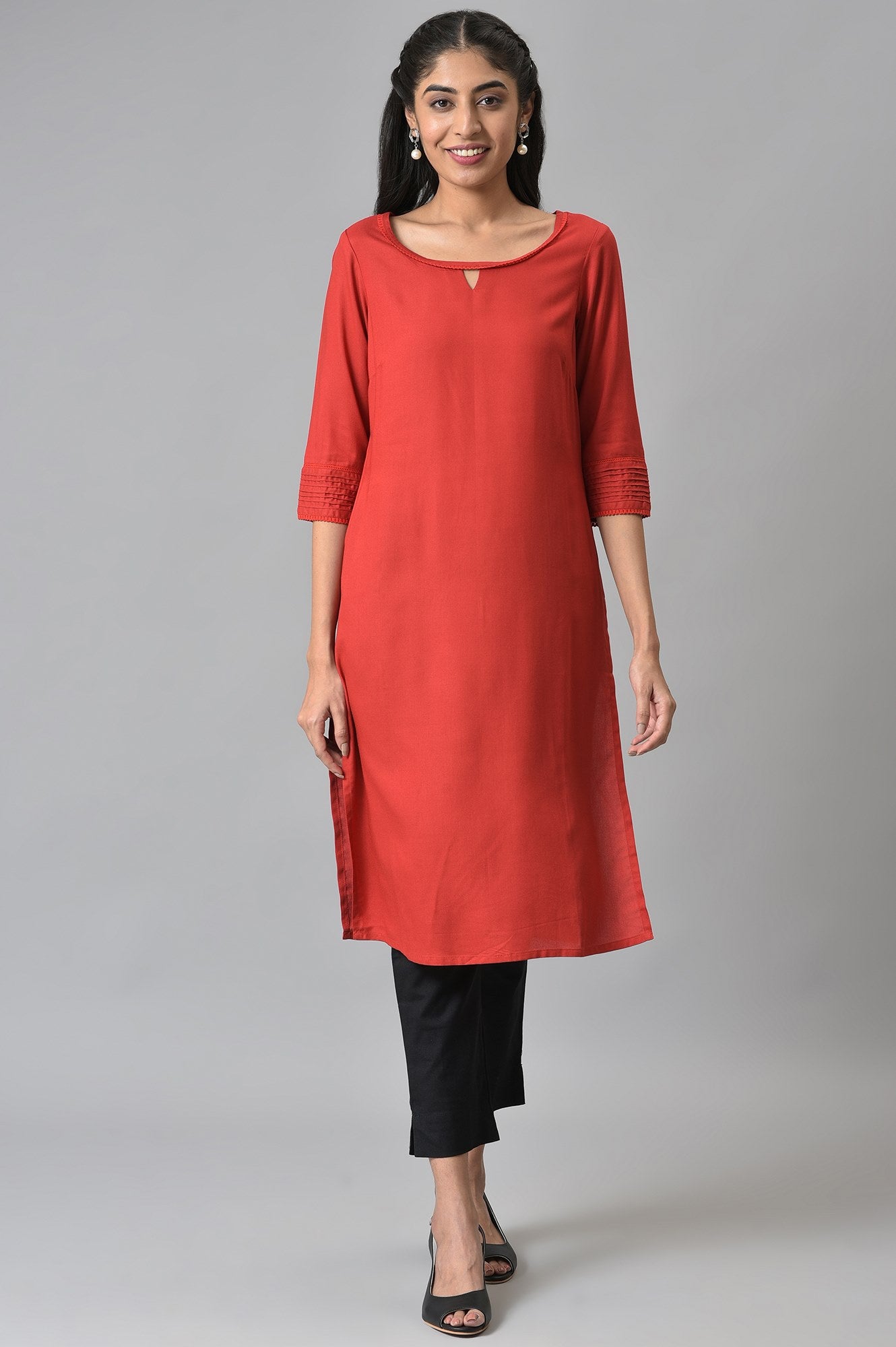 Red Rayon Kurta With Lace Detail