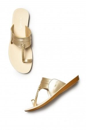 Aurelia Off White Textured Almond Toe Flat