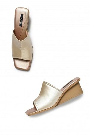 Aurelia Solid Gold Square Toe Wedge