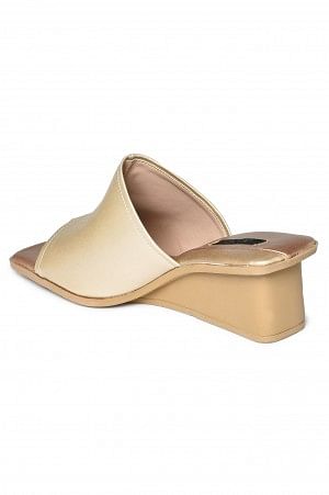 Aurelia Solid Gold Square Toe Wedge