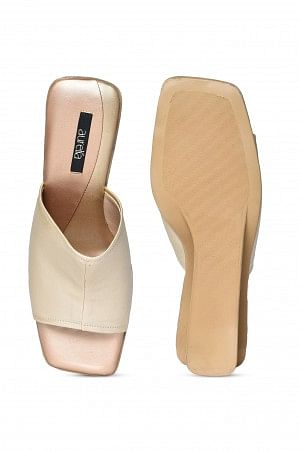 Aurelia Solid Gold Square Toe Wedge