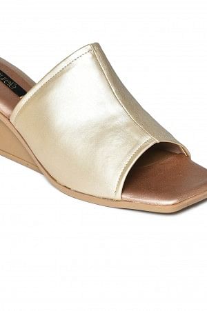 Aurelia Solid Gold Square Toe Wedge