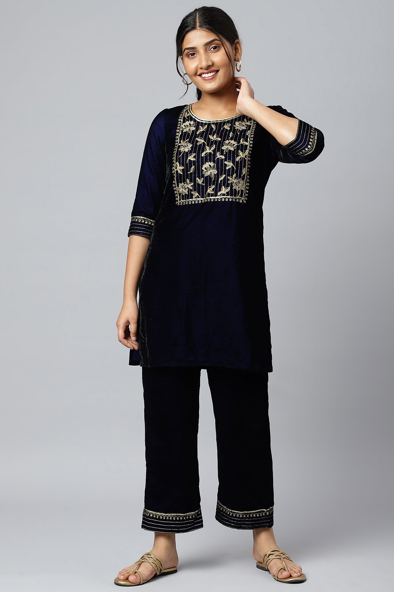 Blue Embroidered kurta with Pants Set