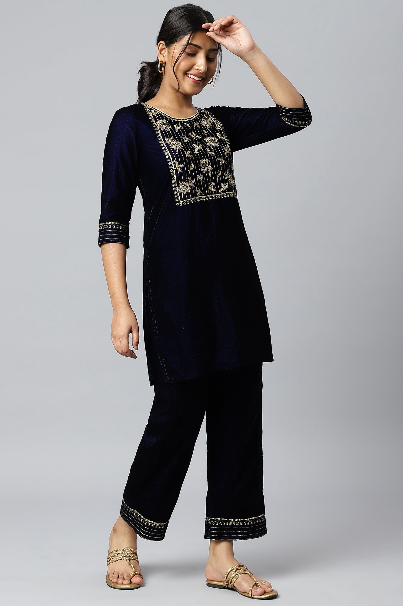 Blue Embroidered kurta with Pants Set