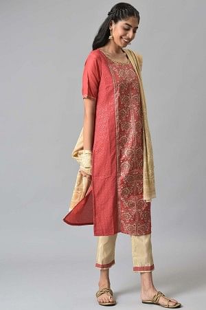 Maroon Glitter Printed kurta with Almond Gold Trousers and Dupatta