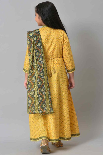 Girls Yellow Sequined kurta With Green Tights And Dupatta