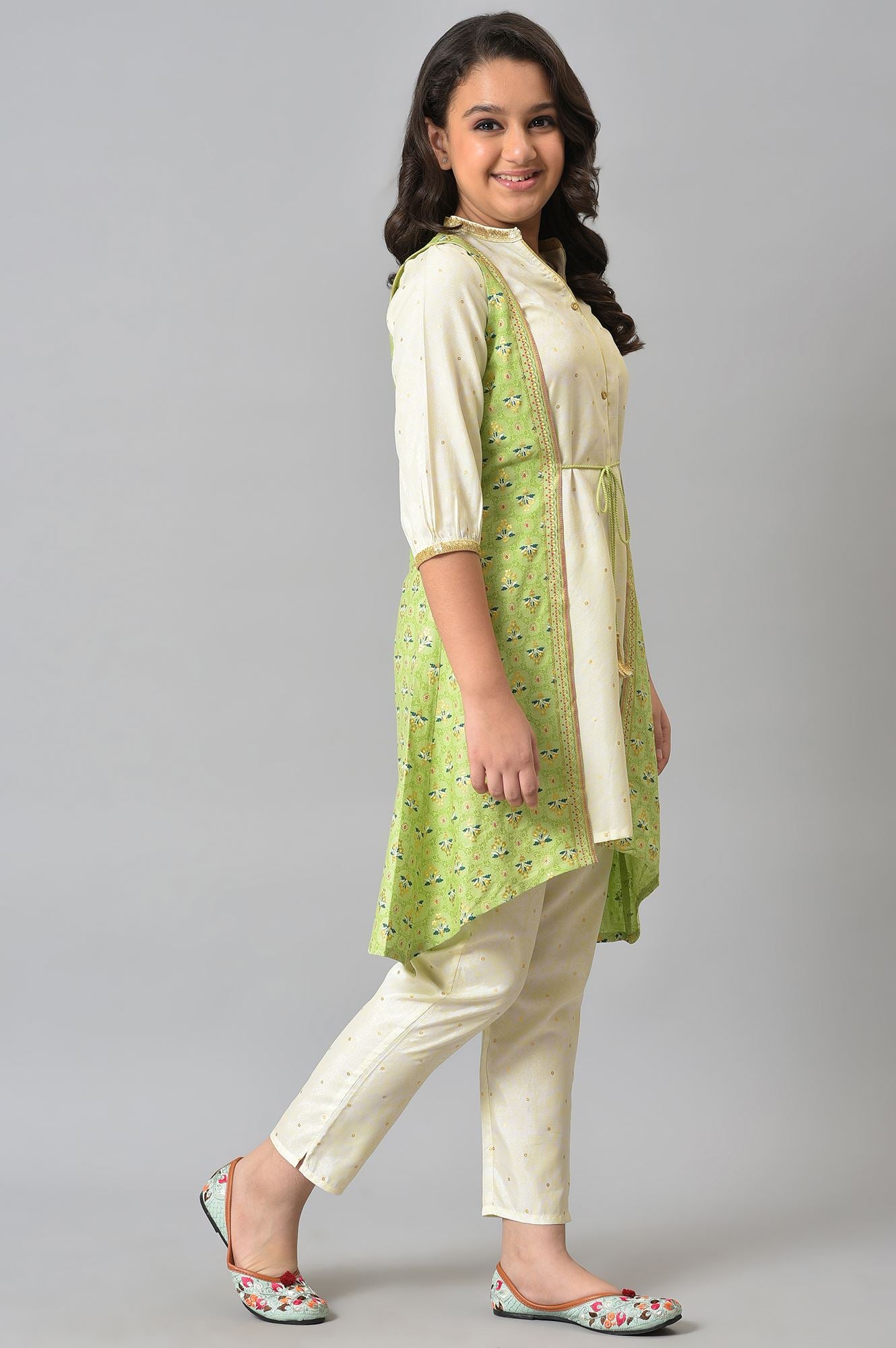 Girls Green Embellished Gillet With Natural kurta And Trousers