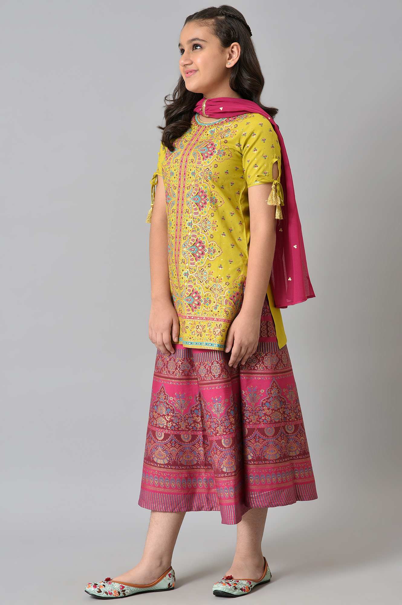 Girls Liva Green Printed kurta With Pink Skirt And Dupatta