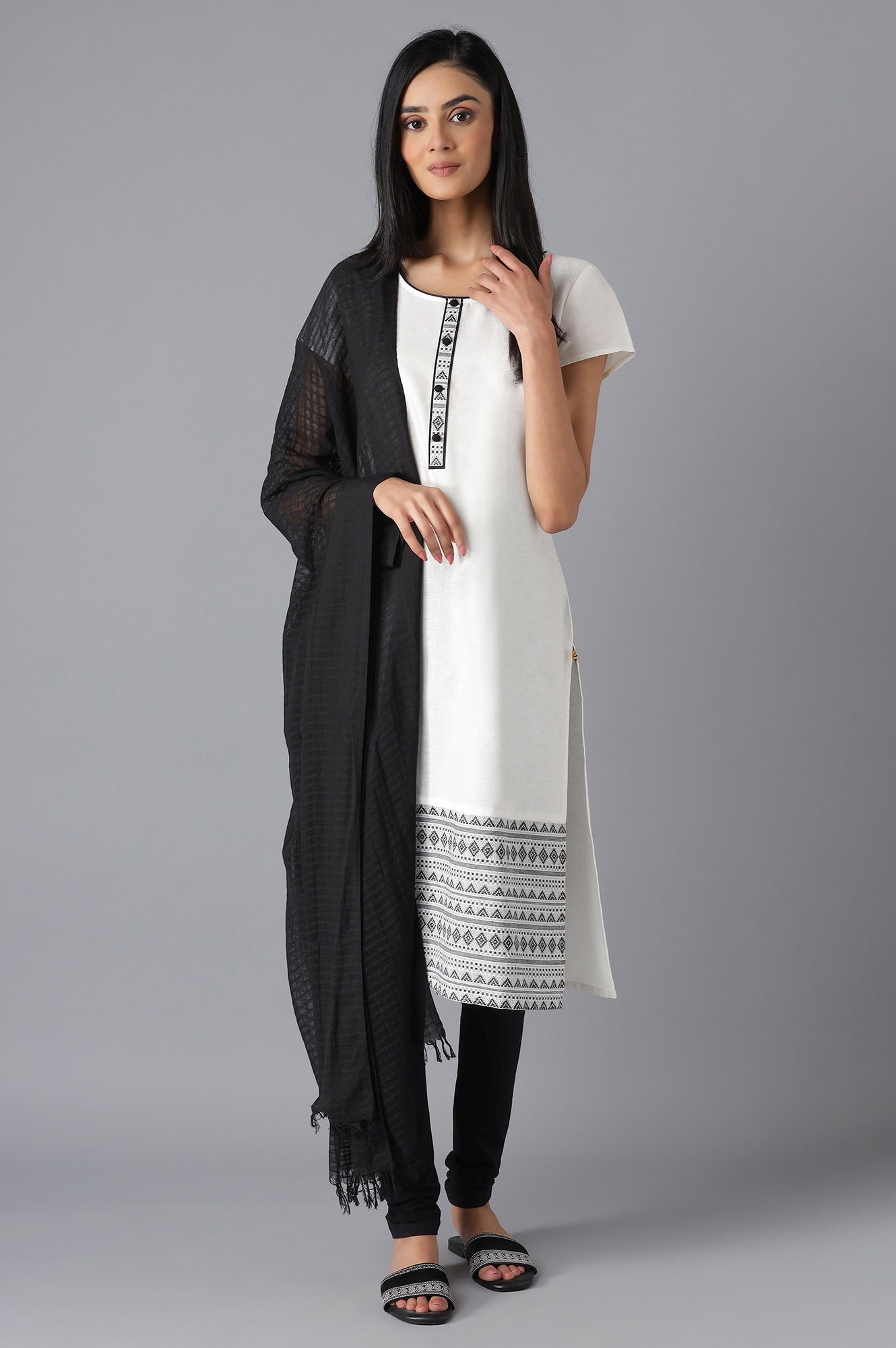 Black Yarn-Dyed Dupatta