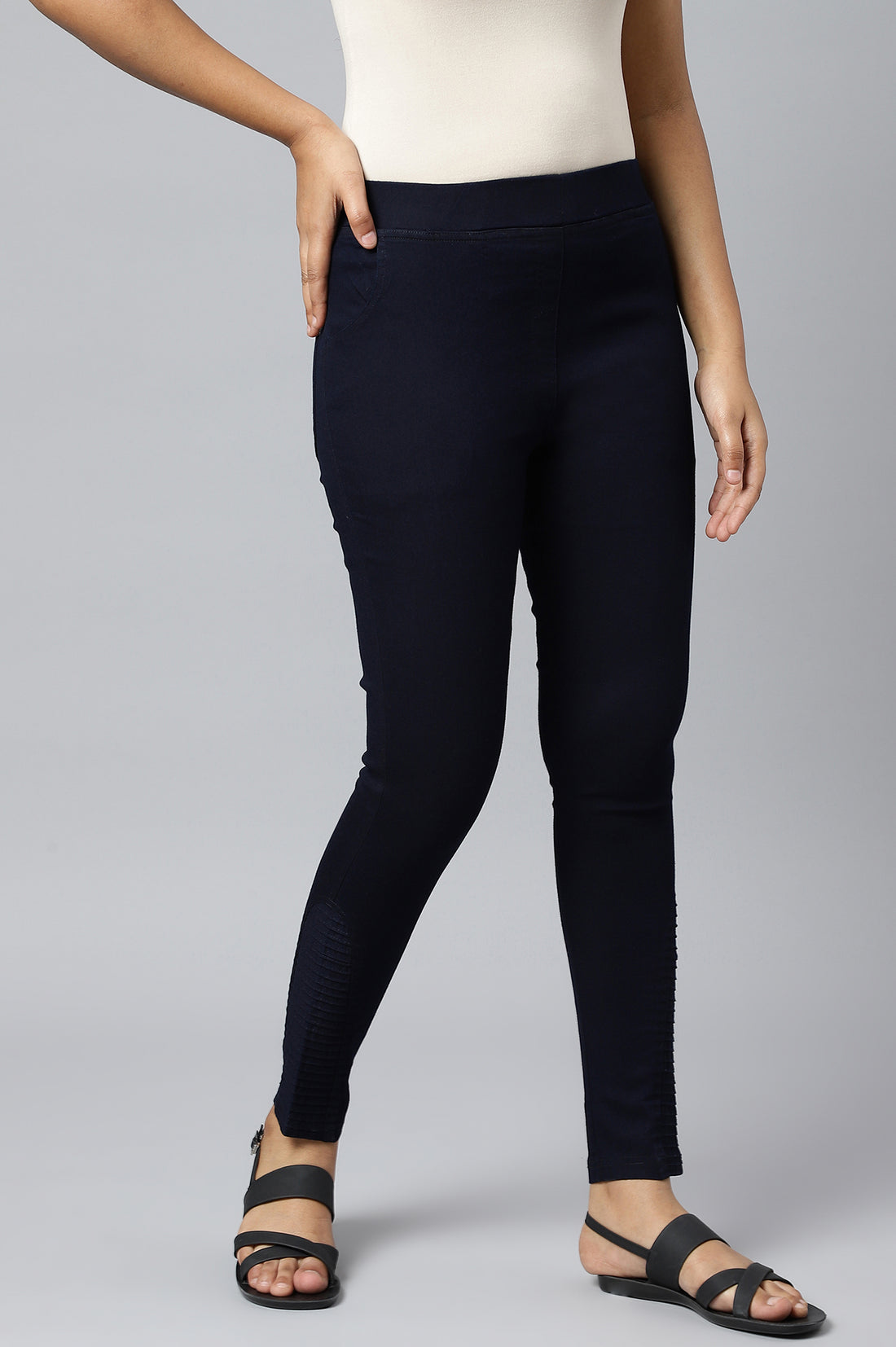 Navy Blue Solid Skinny Fit Denim Jeggings With Pintucks