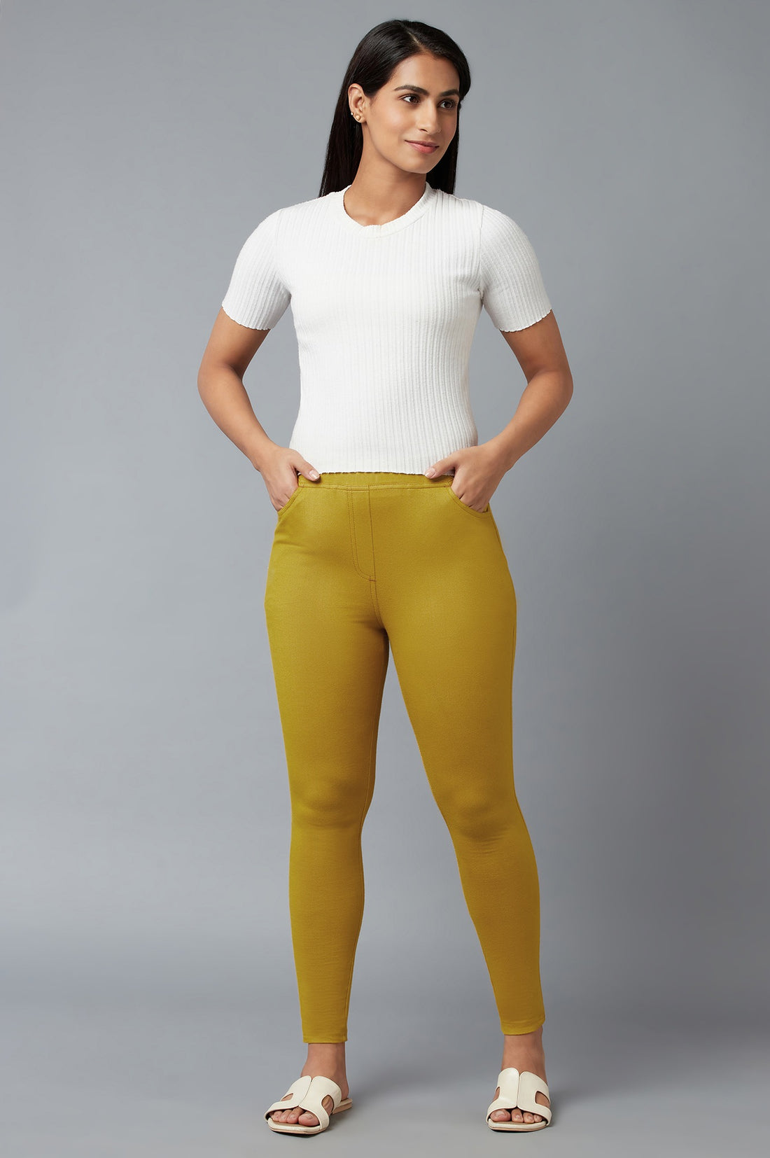 Yellow Solid Skinny Fit Cotton Jeggings With Elasticated Waist