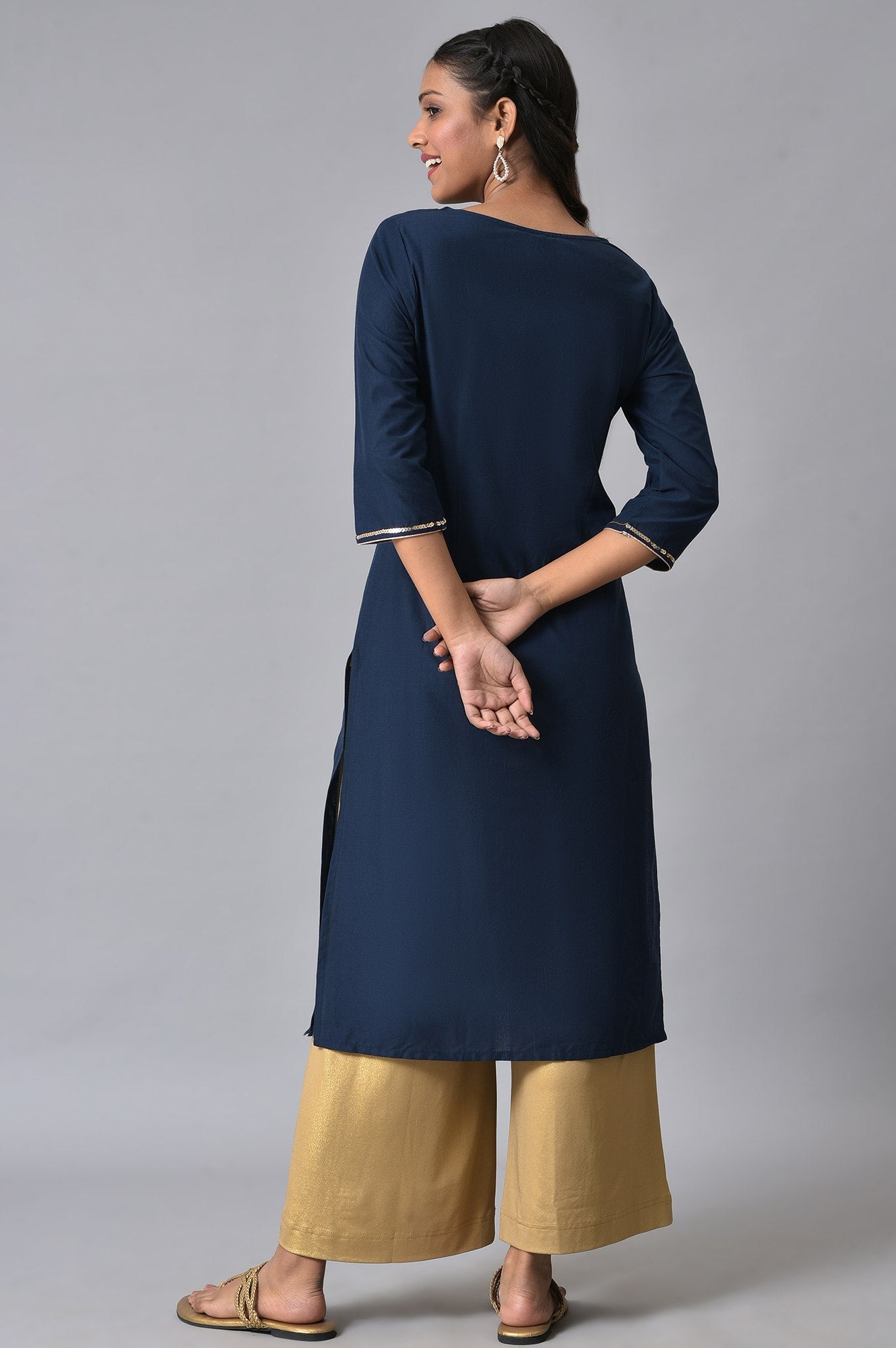 Navy Blue Straight Geometric kurta in Round Neck