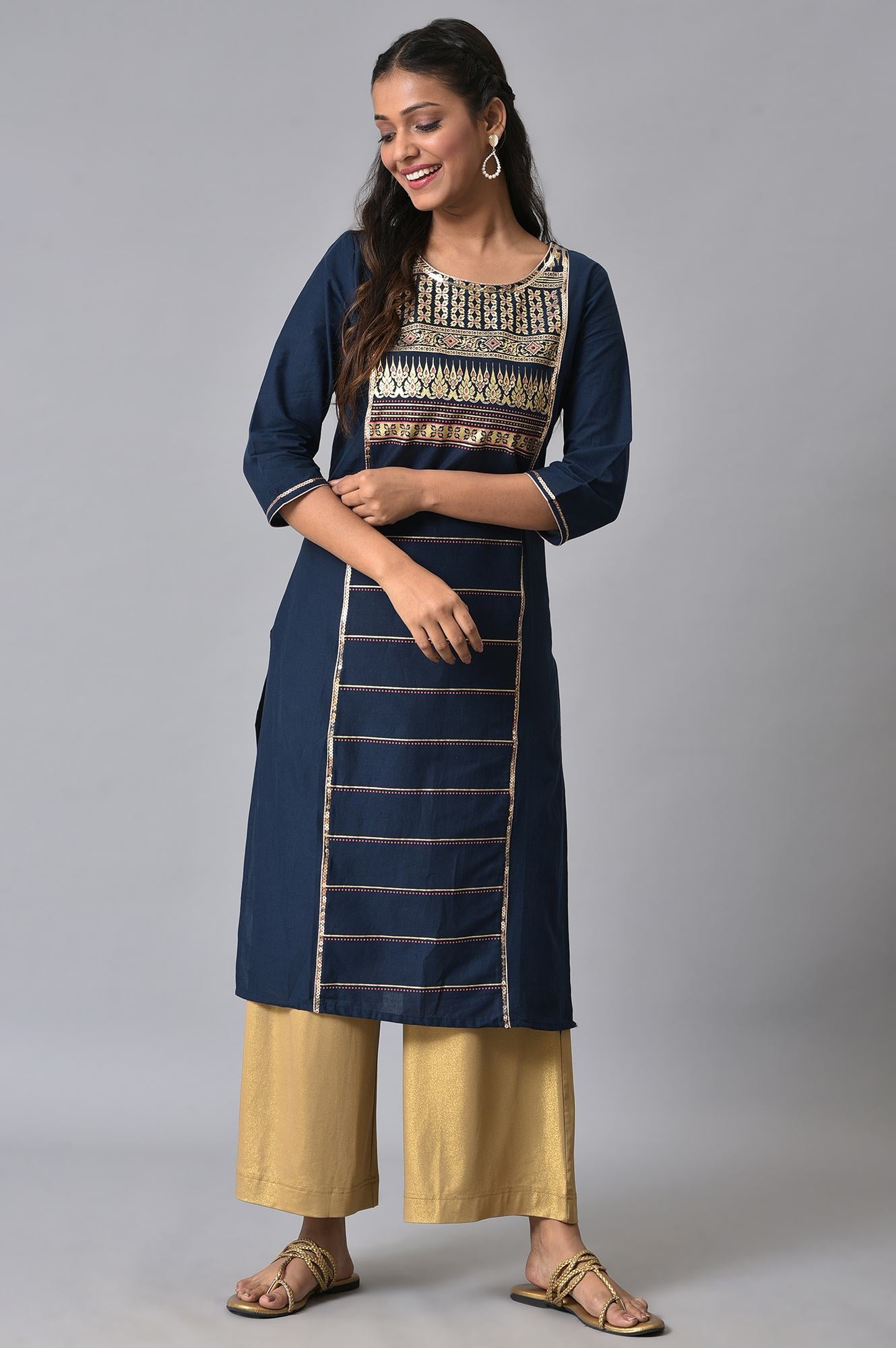 Navy Blue Straight Geometric kurta in Round Neck