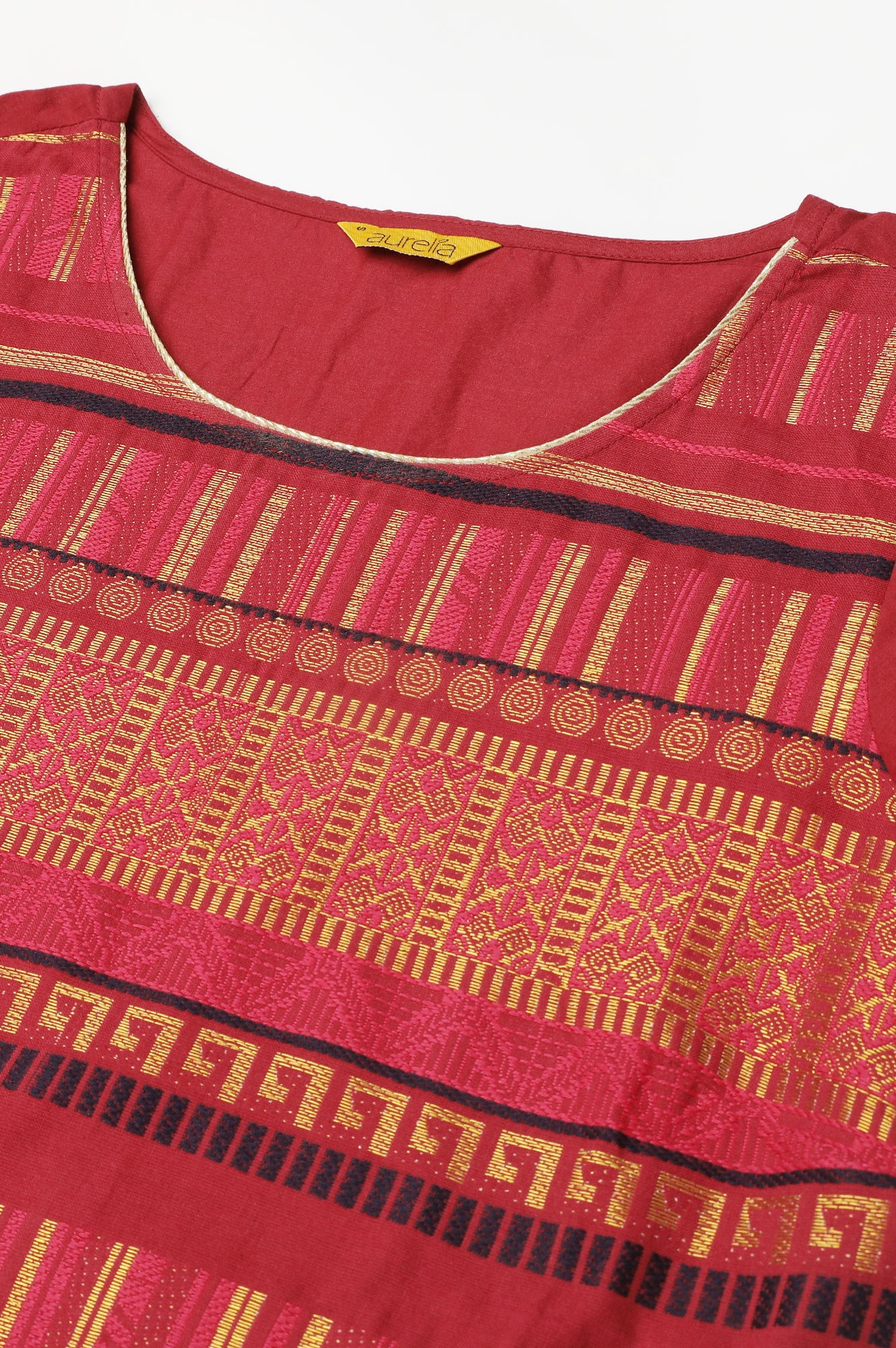 Dark Pink Jacquard kurta in Round Neck