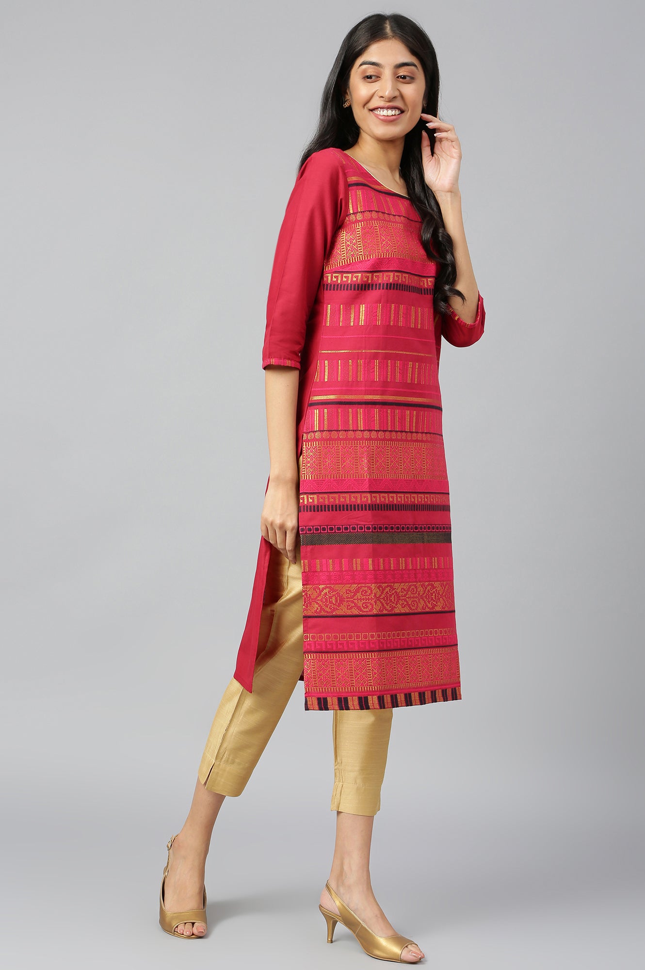 Dark Pink Jacquard kurta in Round Neck