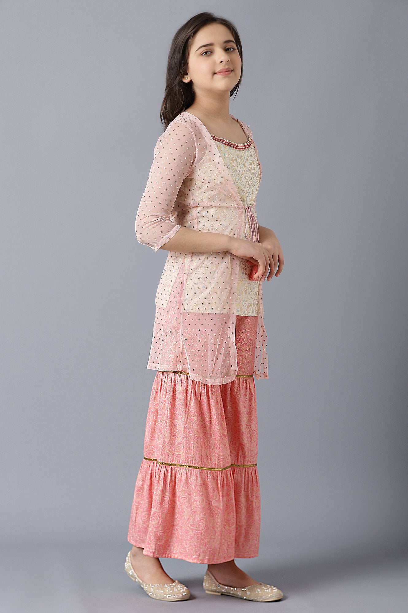 Girls Pink Foil Printed Gillet With Sleeveless White kurta And Pink Flared Skirt