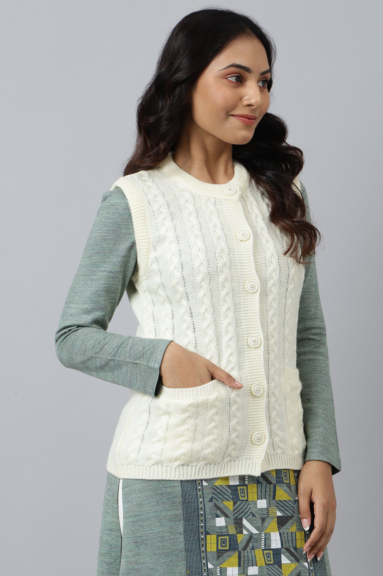 White Sleeveless Women Short Sweater