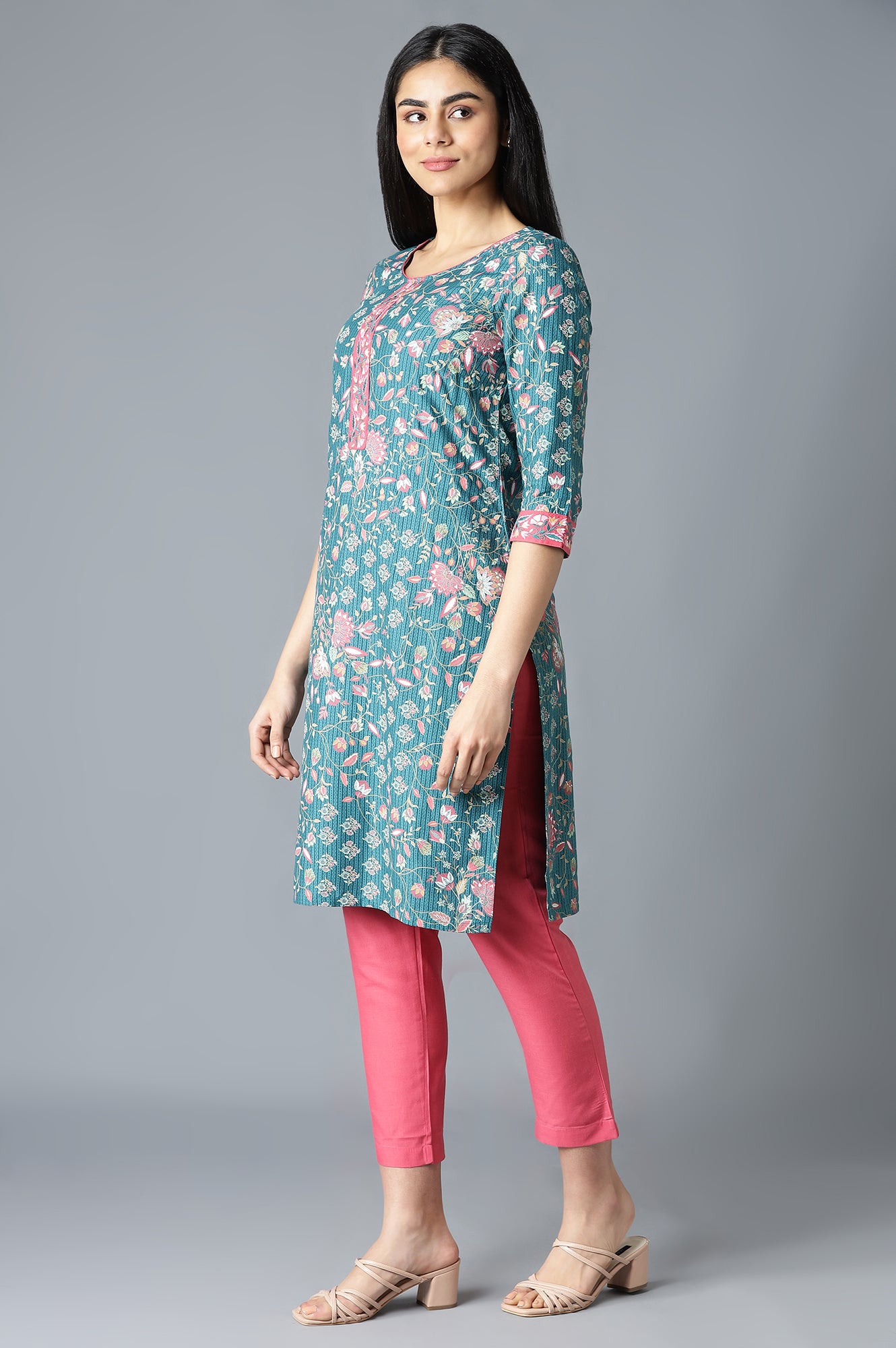 Green Floral Printed kurta In Round Neck With Pink Solid Trousers