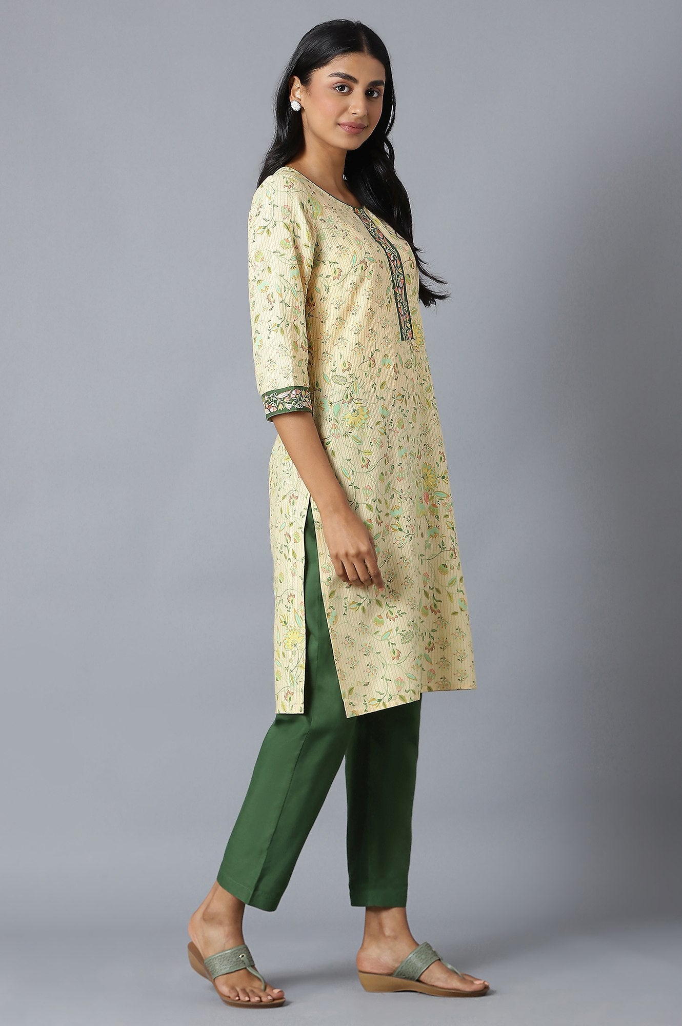 Natural Floral Printed kurta In Round Neck With Olive Solid Trousers