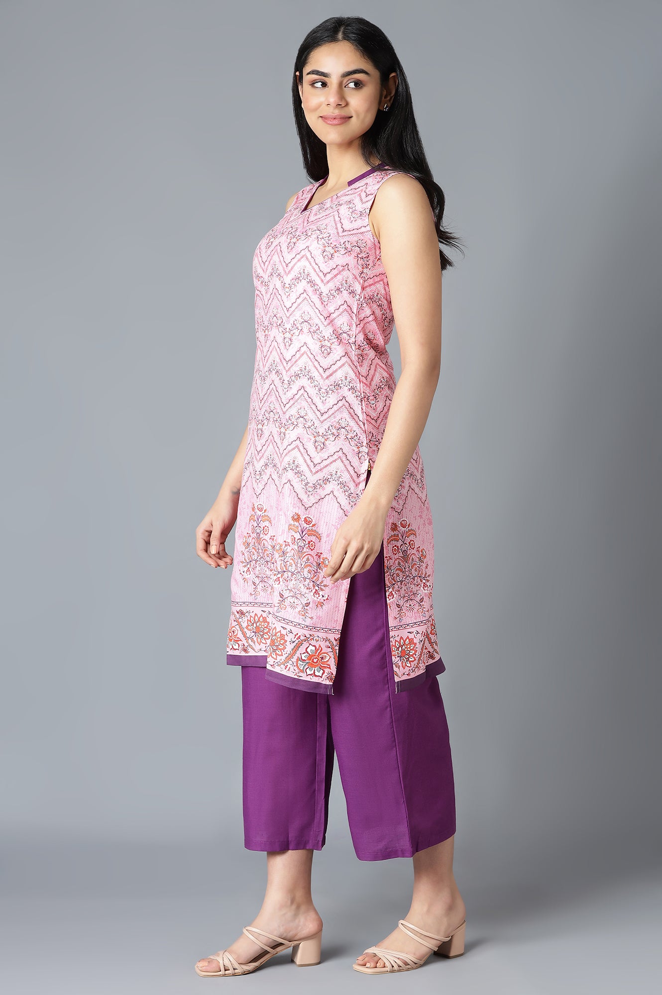 Lavender Floral Printed kurta In V-Neck With Purple Straight Palazzo