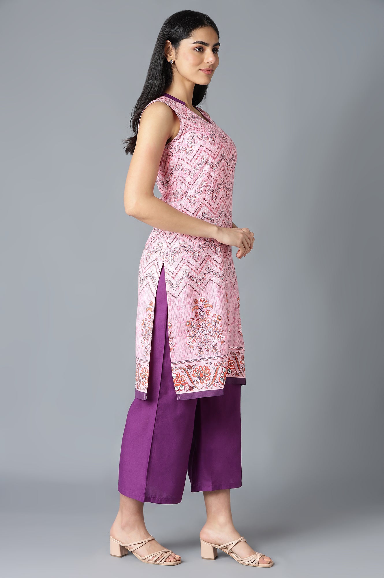 Lavender Floral Printed kurta In V-Neck With Purple Straight Palazzo