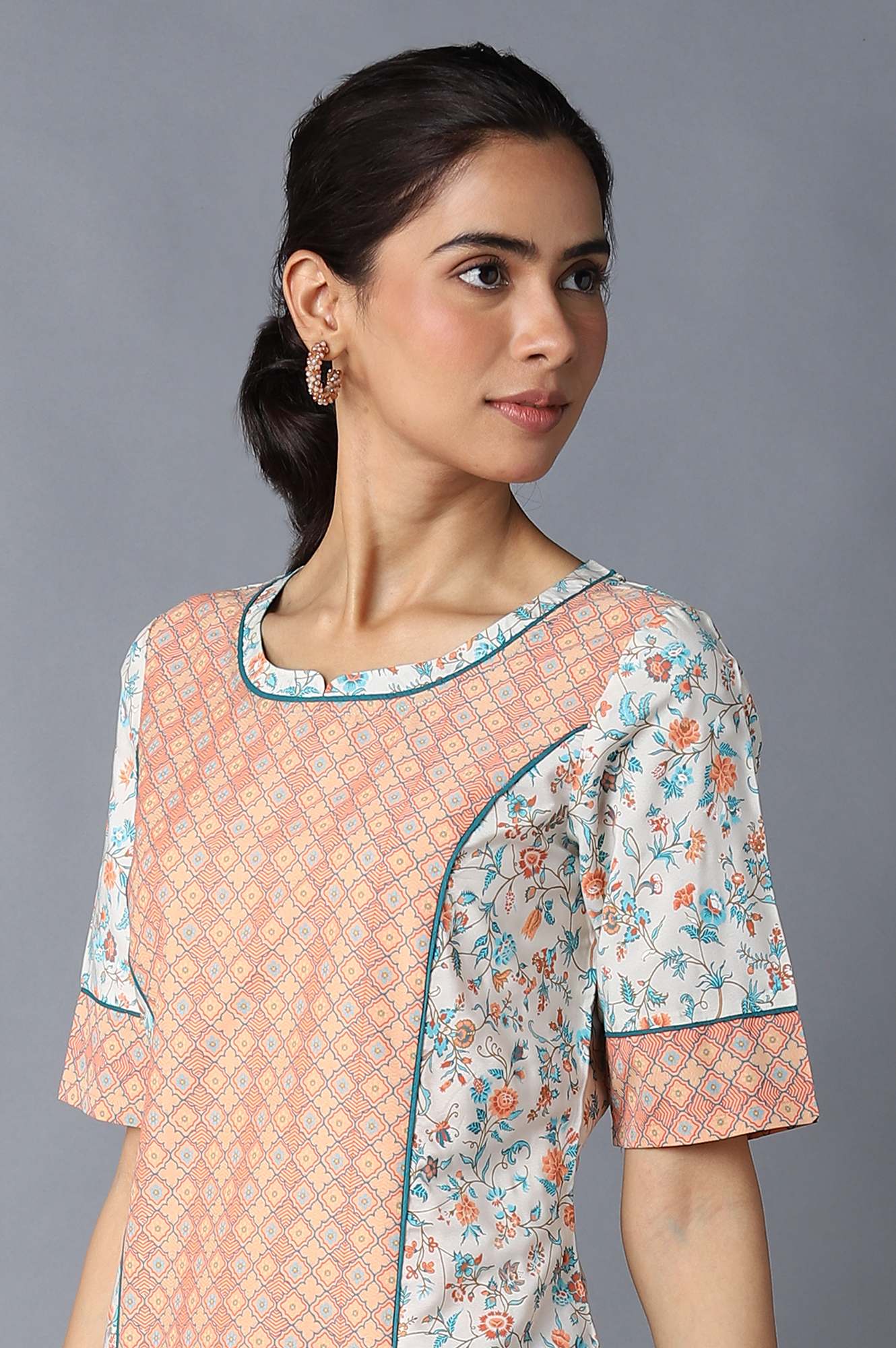 Natural Floral Printed kurta In Round Neck With Teal Green Solid Trousers