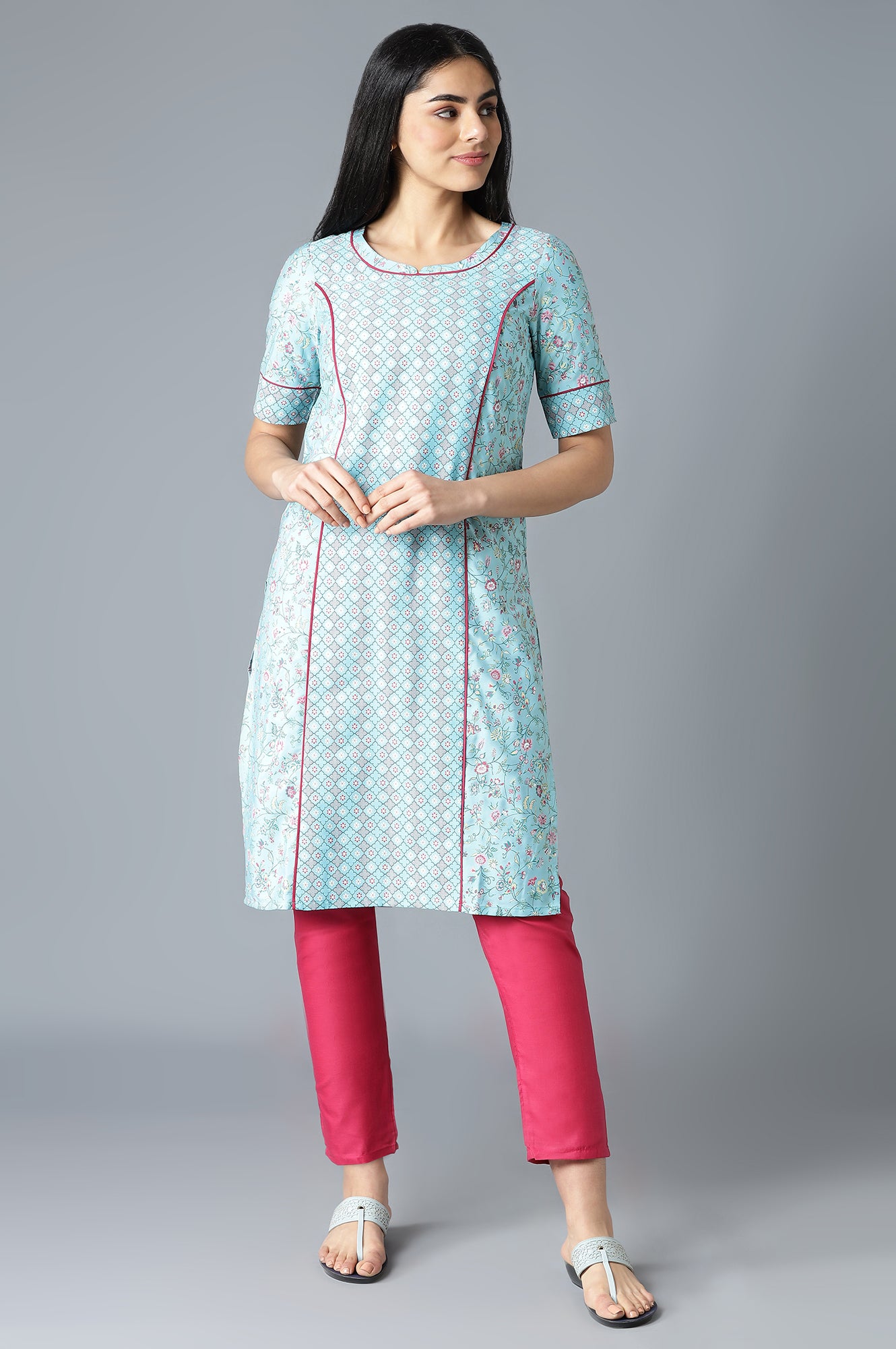 Blue Floral Printed kurta In Round Neck With Pink Solid Trousers