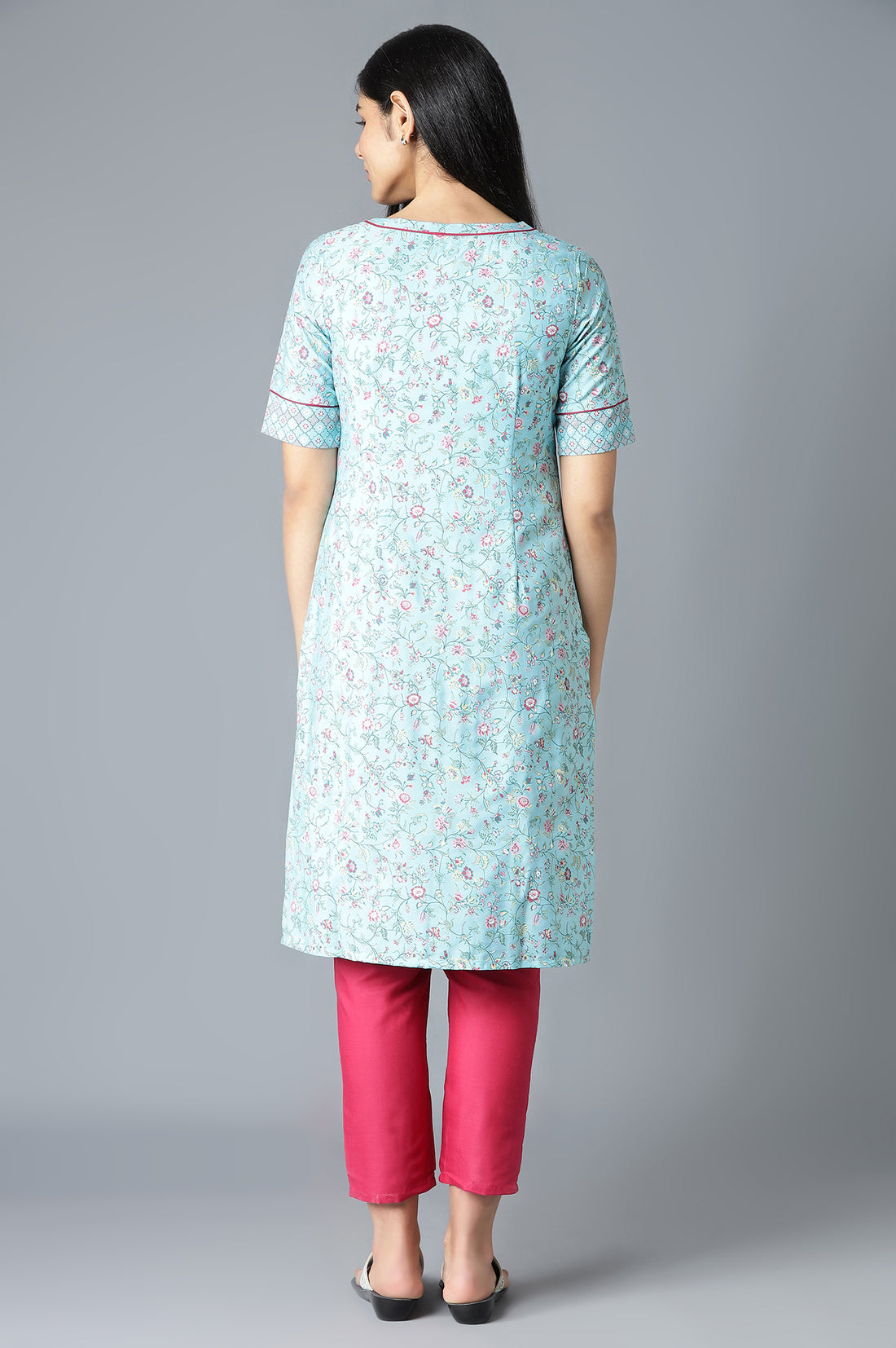 Blue Floral Printed kurta In Round Neck With Pink Solid Trousers